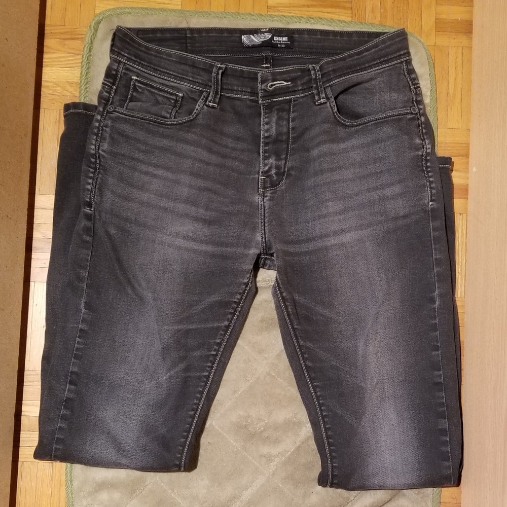 Wmns ENGINE JEANS Black Distressed Jeans (Size 32)